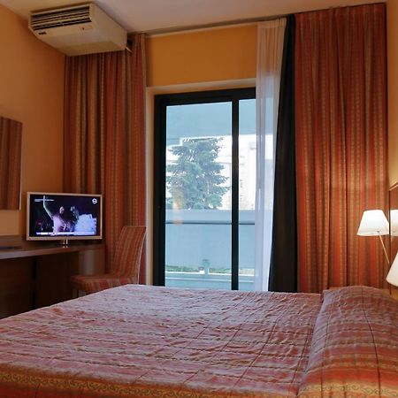 Hotel Romanisio 포사노 외부 사진