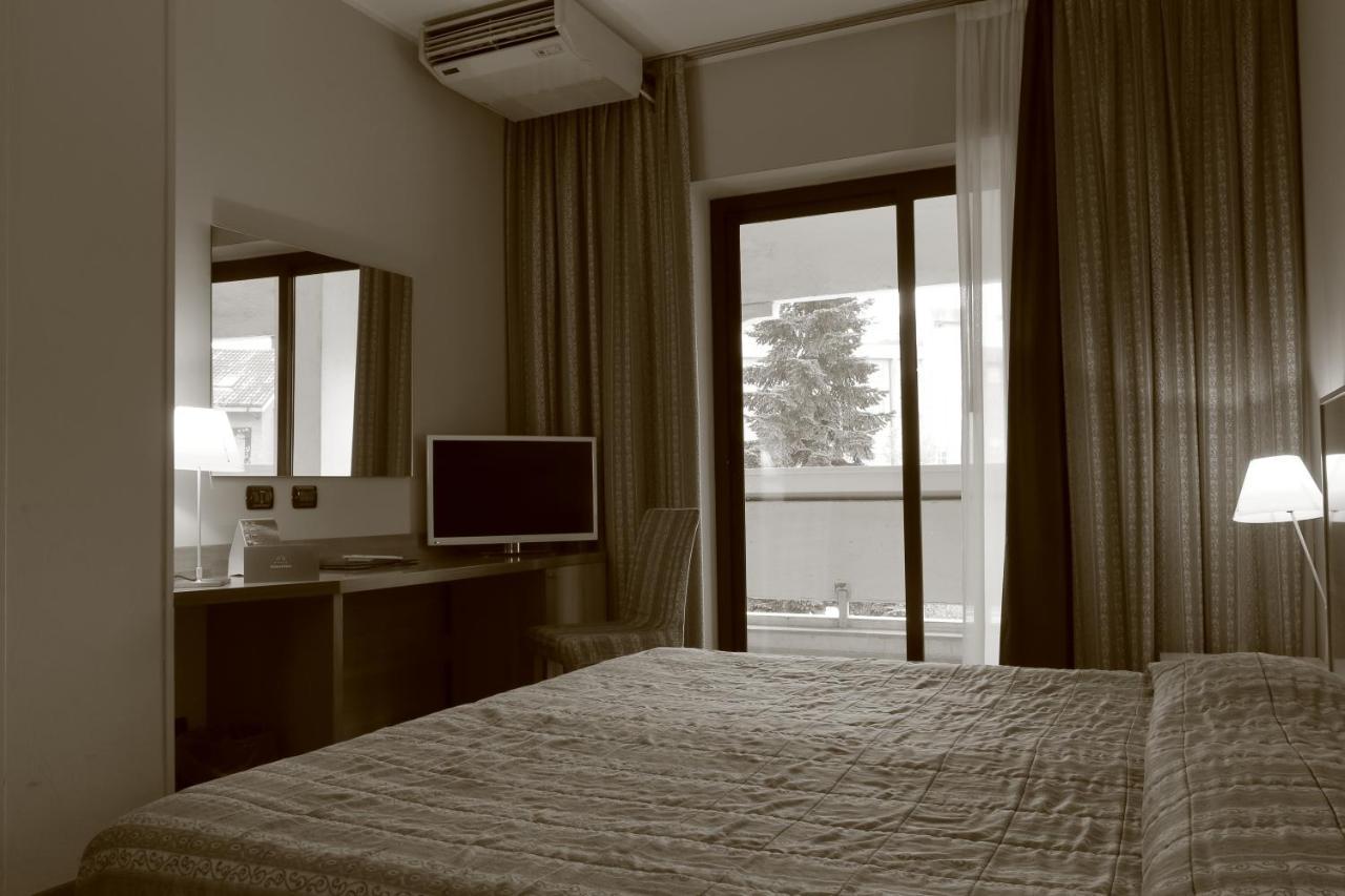Hotel Romanisio 포사노 외부 사진