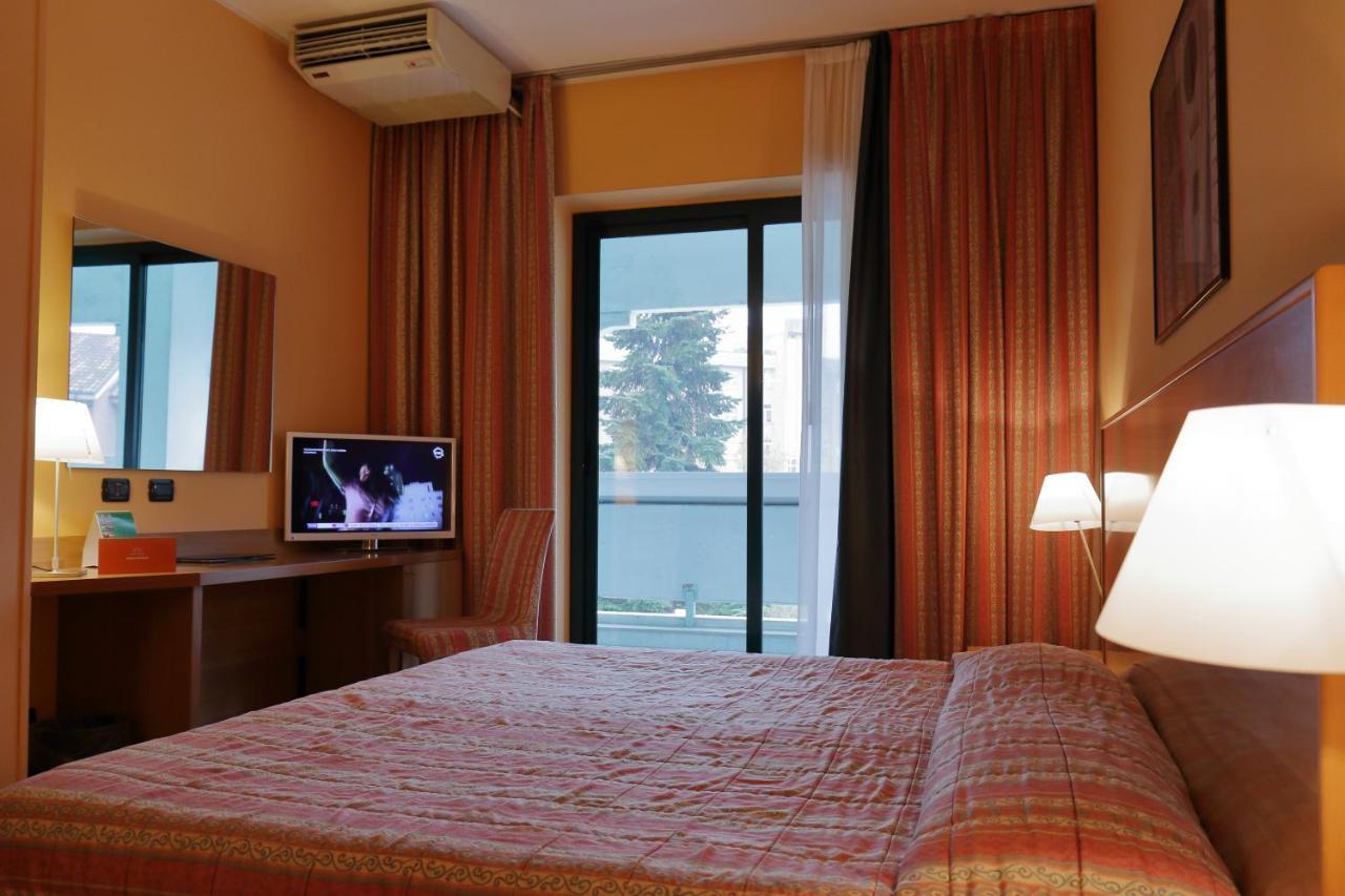 Hotel Romanisio 포사노 외부 사진
