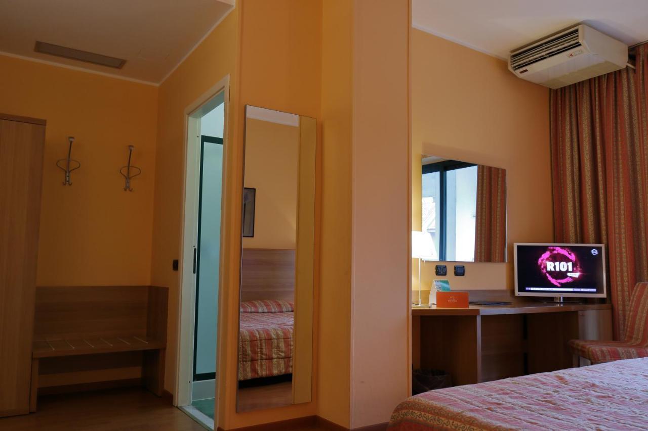Hotel Romanisio 포사노 외부 사진